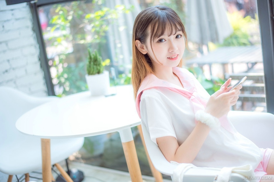 “派人通知曹操吧。”刘备扭头，看向关羽：“王印就请他暂时保管，待他日兵精粮足，再战吕布之时，再请出王印。”
